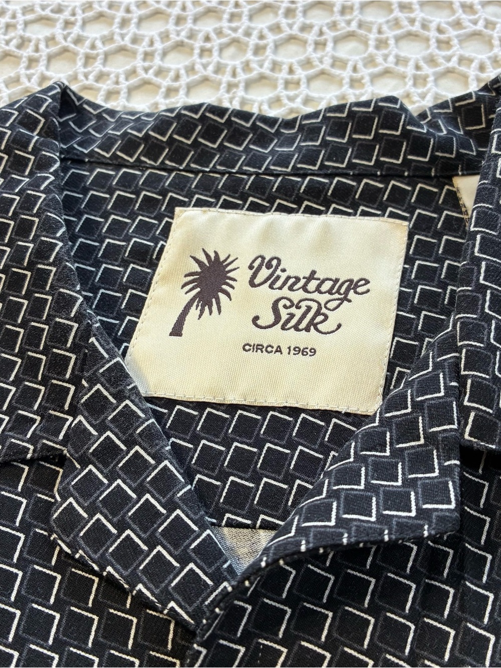 Vintage Silk Circa 1969 Men's L Short Sleeve Button-Up Geometric BW